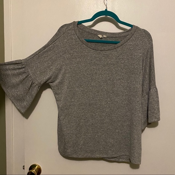 Ruffle bell sleeve GAP sweater size medium - Picture 2 of 4